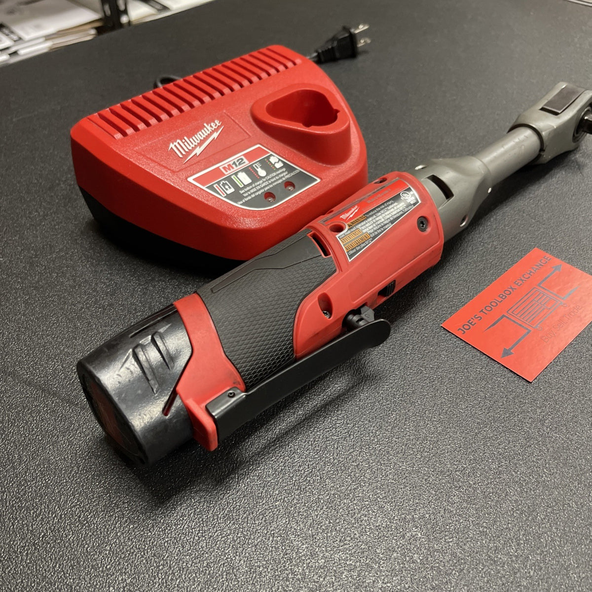 Milwaukee 2560-20 M12 3/8” Extended Reach High-Speed Ratchet Battery & Charger
