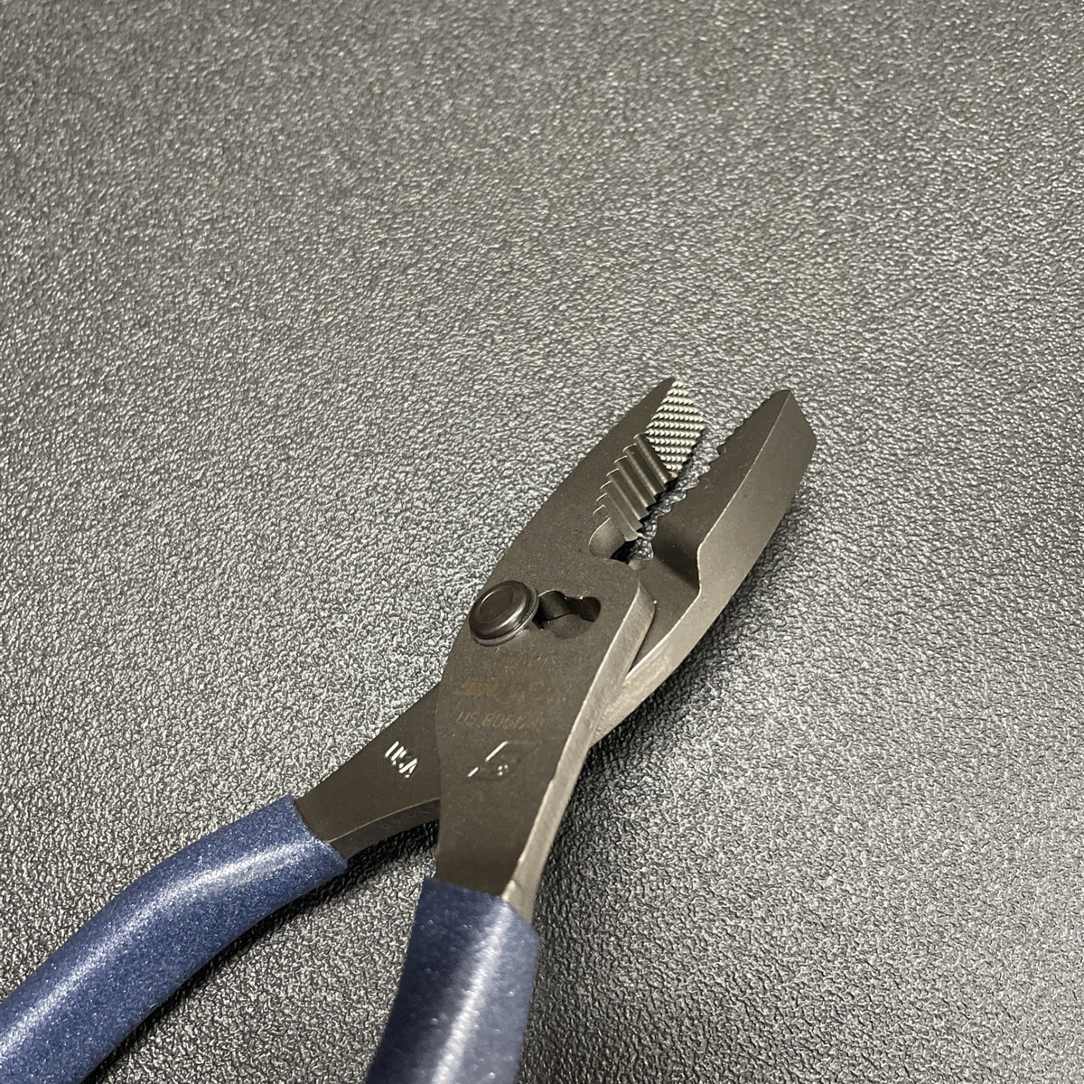 Snap-on Tools NEW POWER BLUE 8" Talon Soft Grip Combo Slip-Joint Pliers 47ACFMB