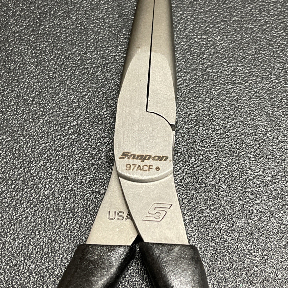 Snap-on Tools USA NEW BLACK 9" Soft Grip Needle Nose Pliers 97ACFBK