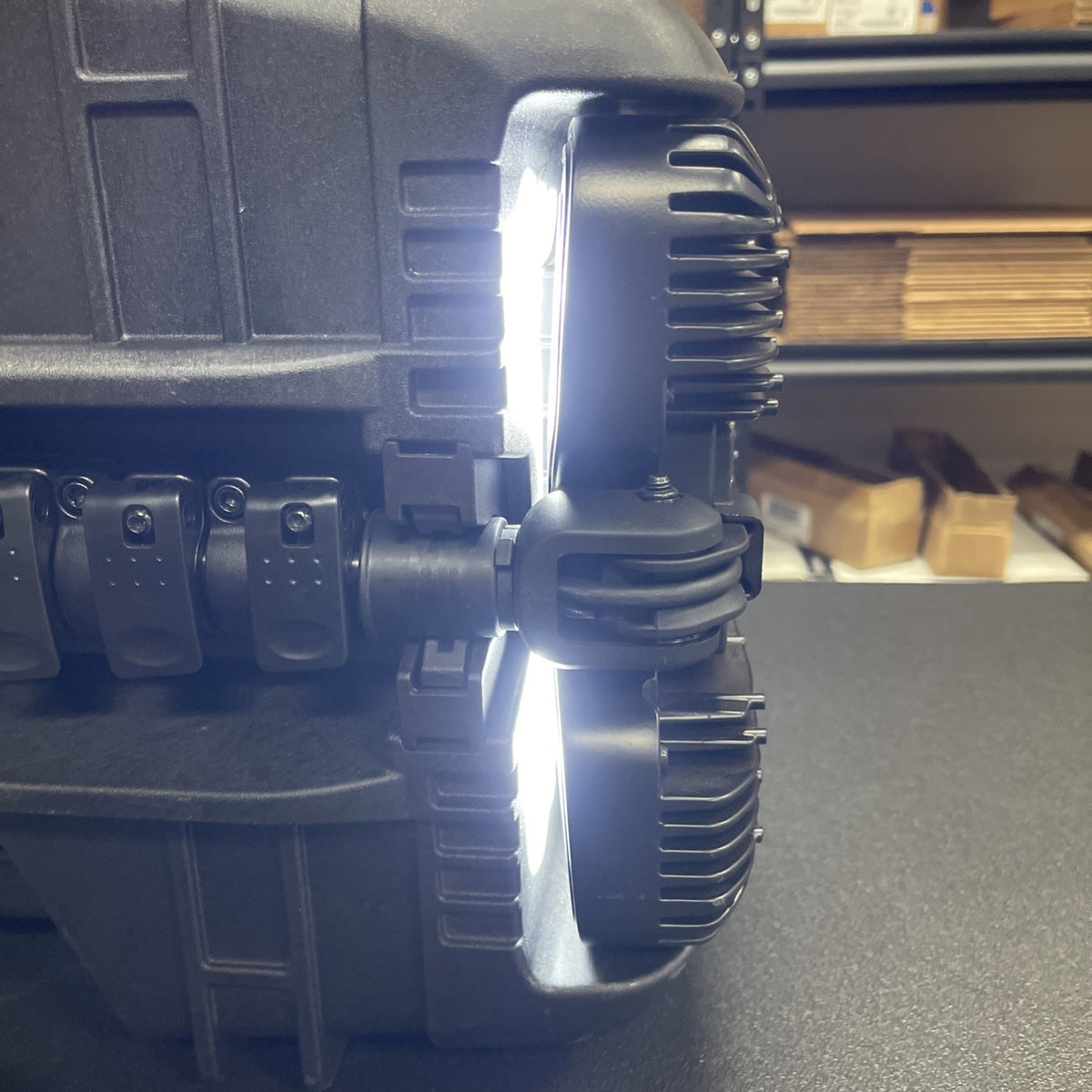 PELICAN 9460 RALS REMOTE AREA LIGHTING SYSTEM WITH BATTERY AND CHARGER