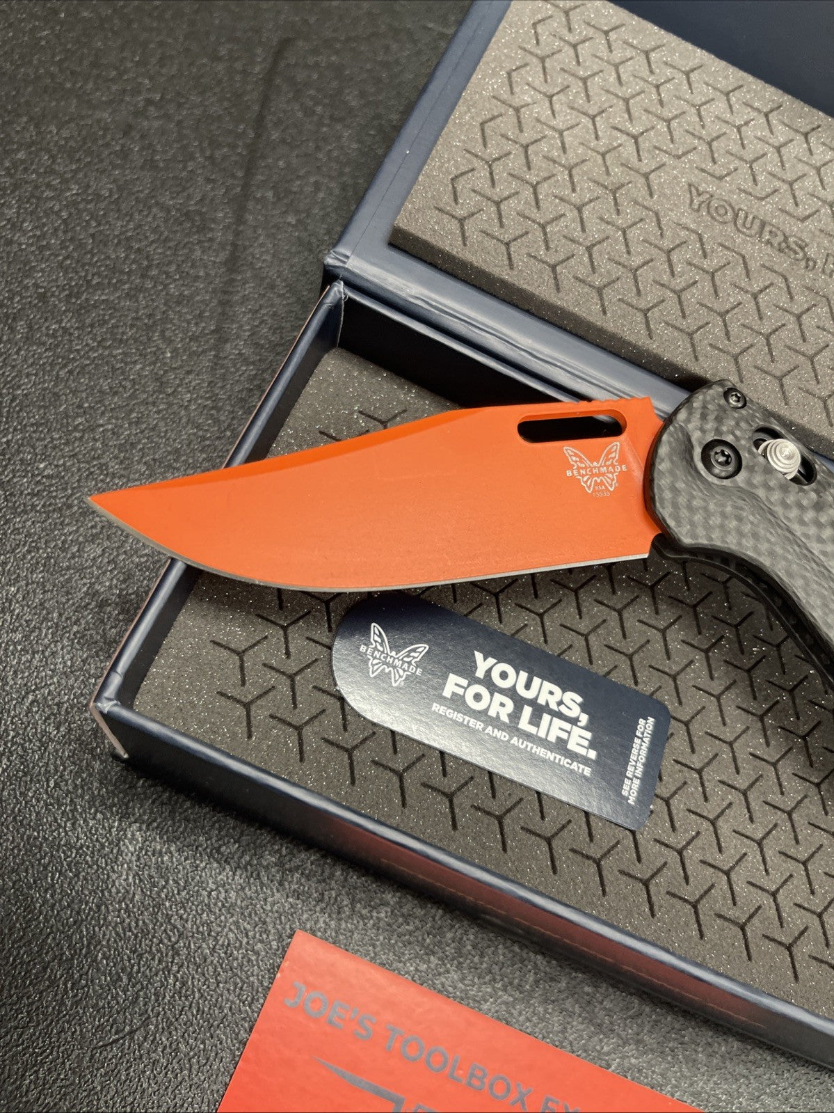 Benchmade Taggedout 15535OR-01 Carbon Fiber Magnacut Orange **NEW**