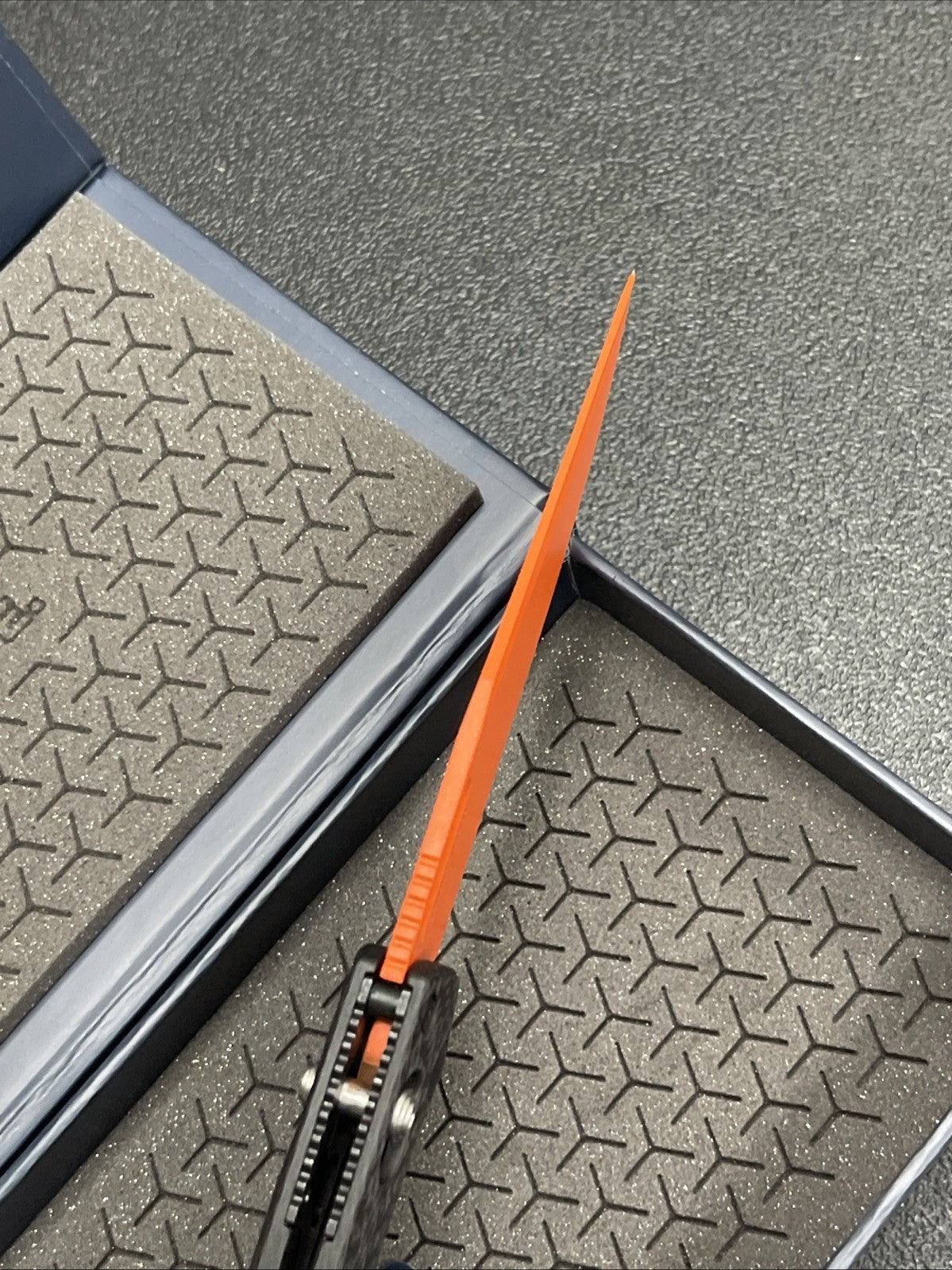 Benchmade Taggedout 15535OR-01 Carbon Fiber Magnacut Orange **NEW**