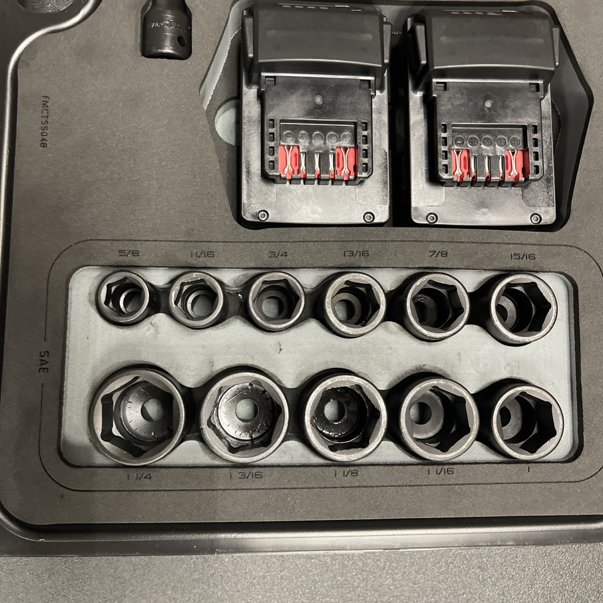 Snap-On 332CTSS9035 32pc 1/2" Drive Cordless To Go Impact Wrench Kit Metric/ SAE