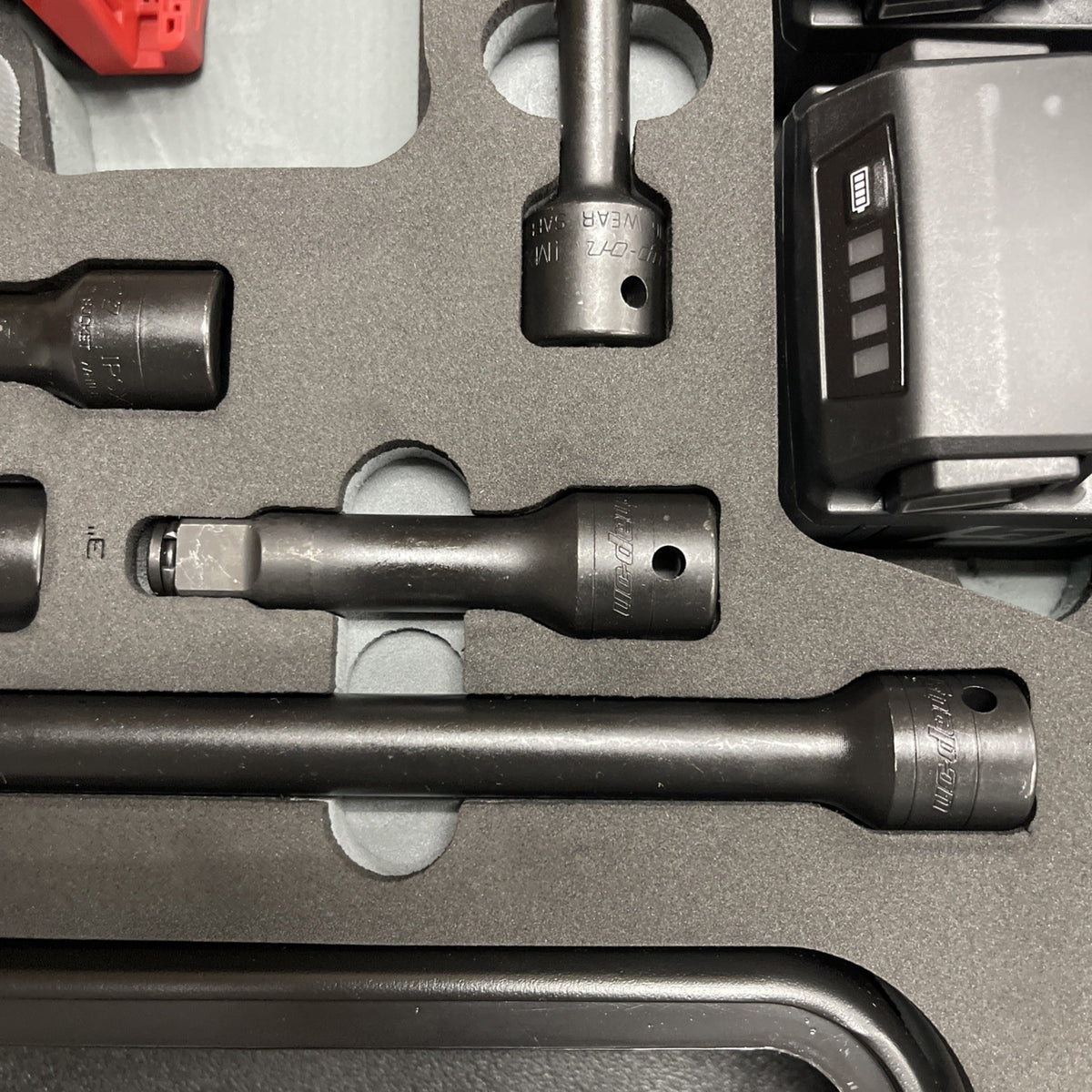 Snap-On 332CTSS9035 32pc 1/2" Drive Cordless To Go Impact Wrench Kit Metric/ SAE