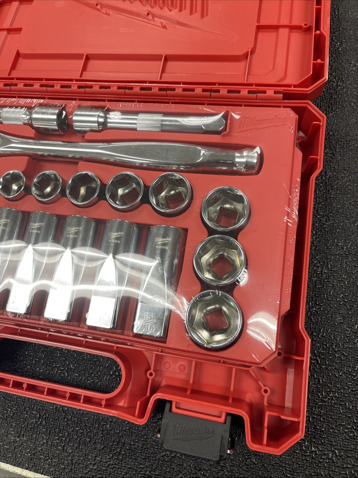 Milwaukee 1/2” Drive SAE Ratchet and Socket Mechanics Set 22 Piece 48-22-9410