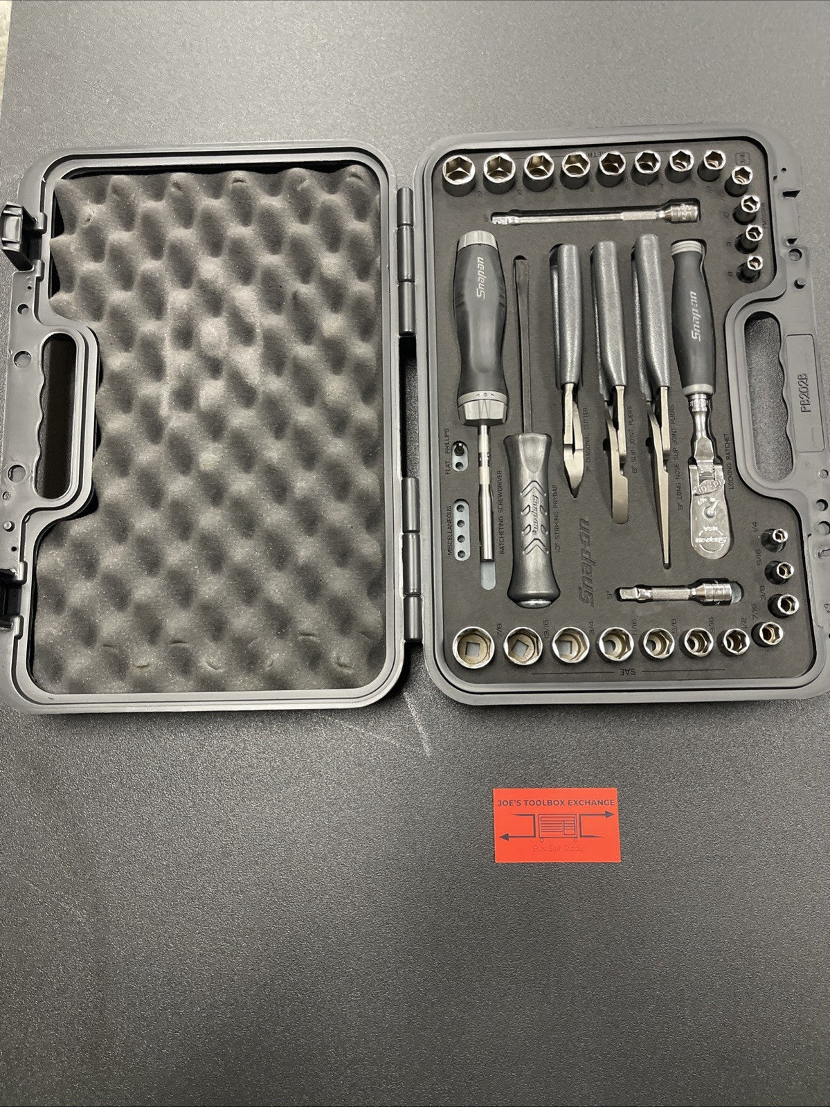 Snap-on Tools NEW 33Pc 3/8" Drive Metric & SAE Assorted Service Set 233FSMBFDT