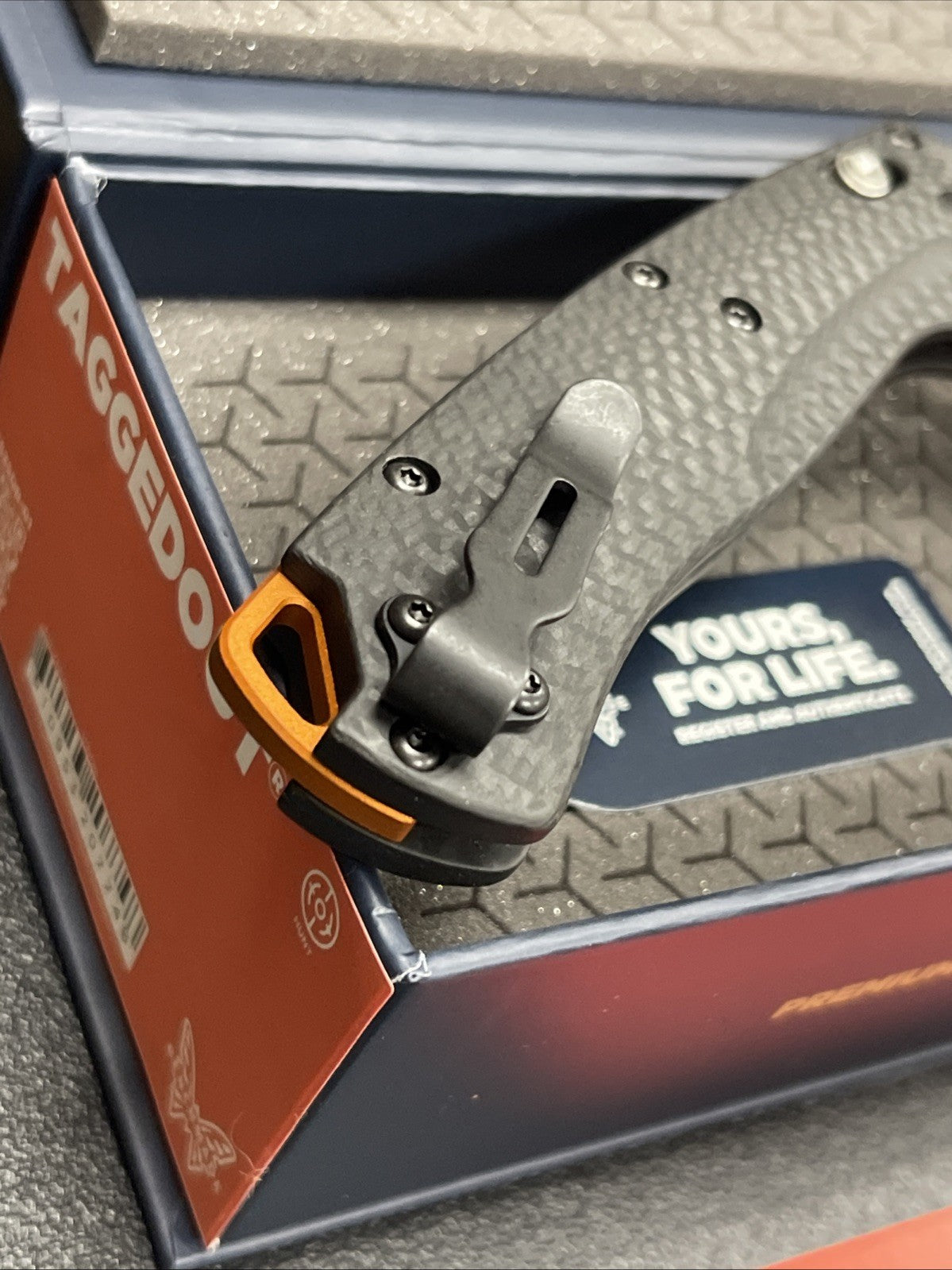 Benchmade Taggedout 15535OR-01 Carbon Fiber Magnacut Orange **NEW**