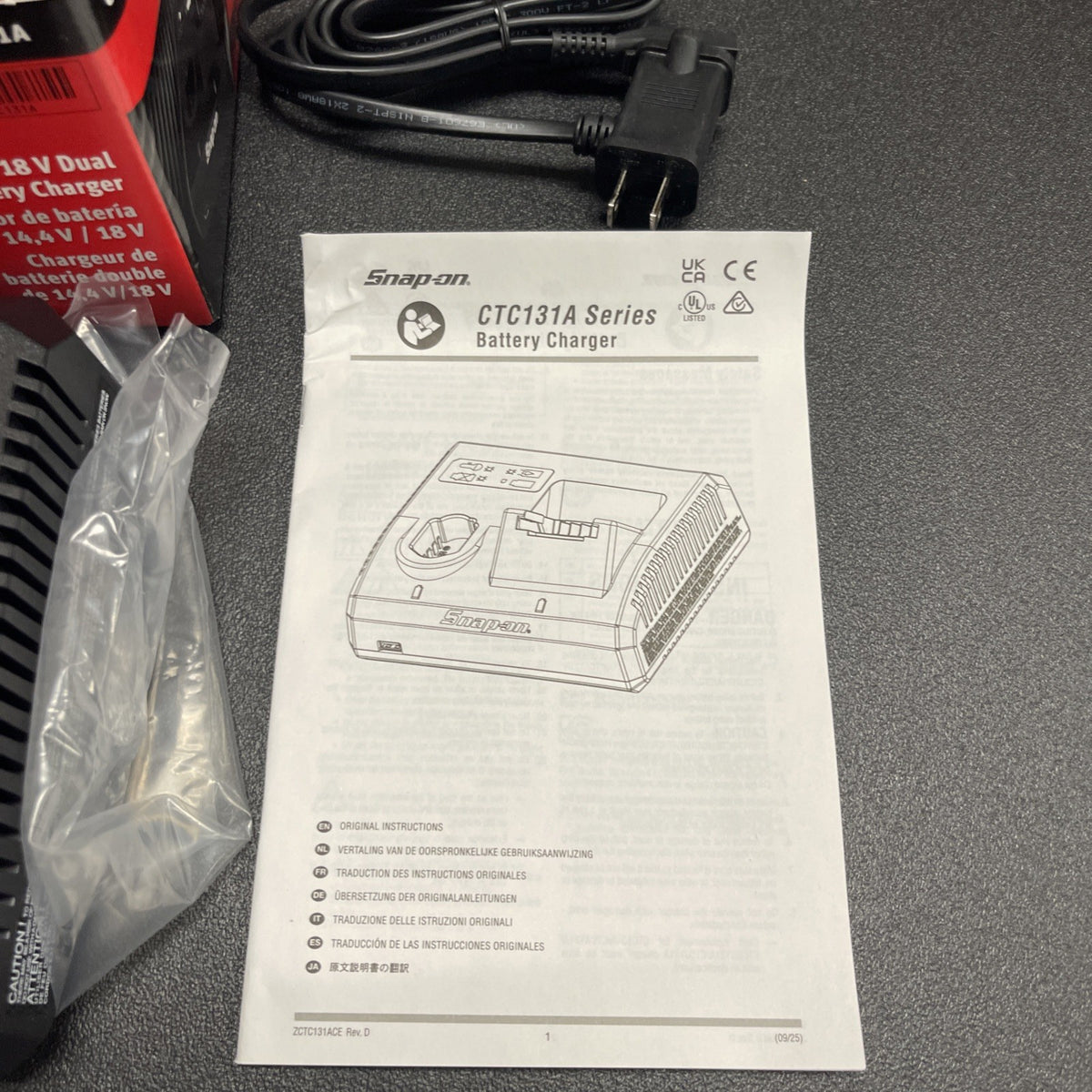 Snap-On Tools CTC131A 14.4v And 18v Dual Bay Charger NEW