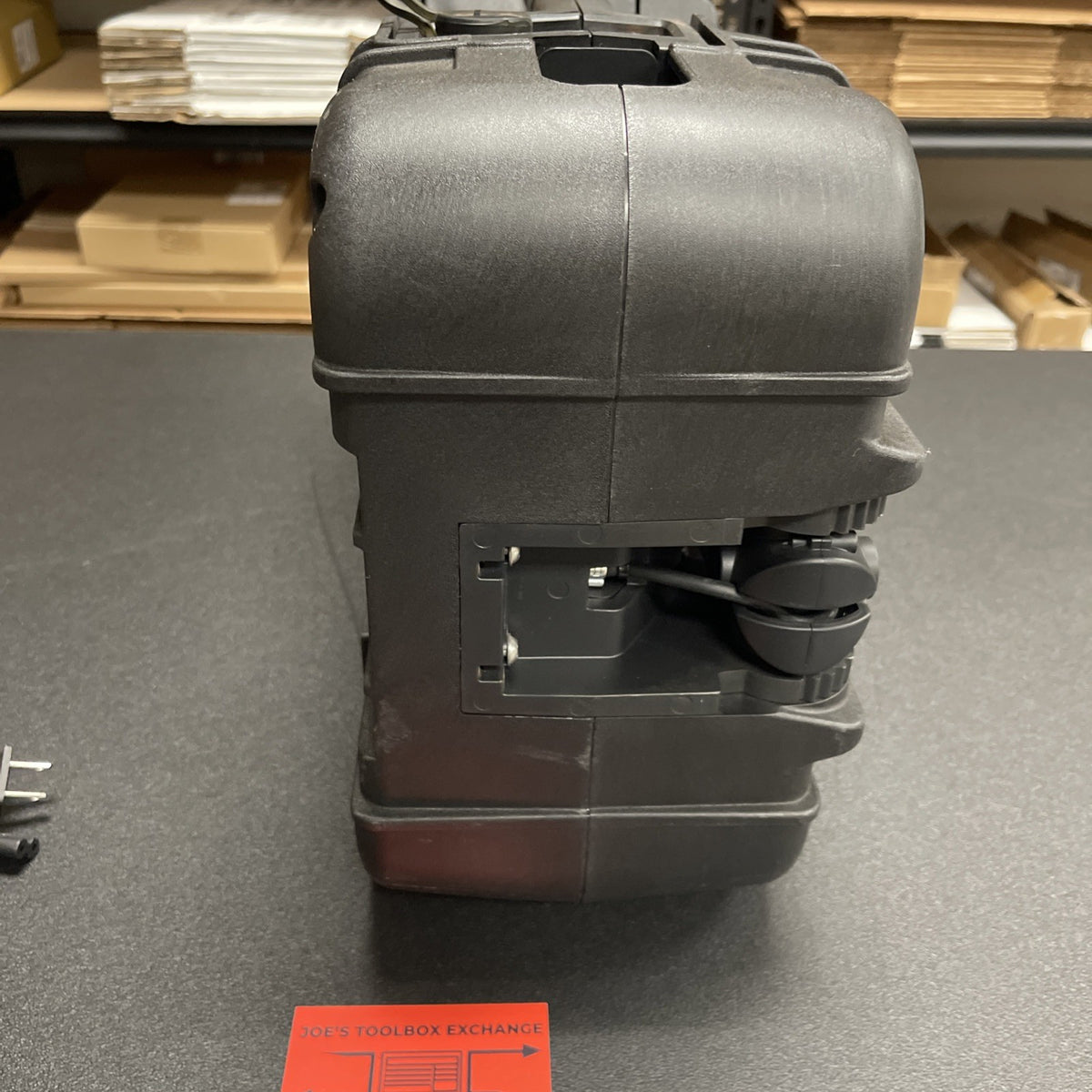 PELICAN 9460 RALS REMOTE AREA LIGHTING SYSTEM WITH BATTERY AND CHARGER