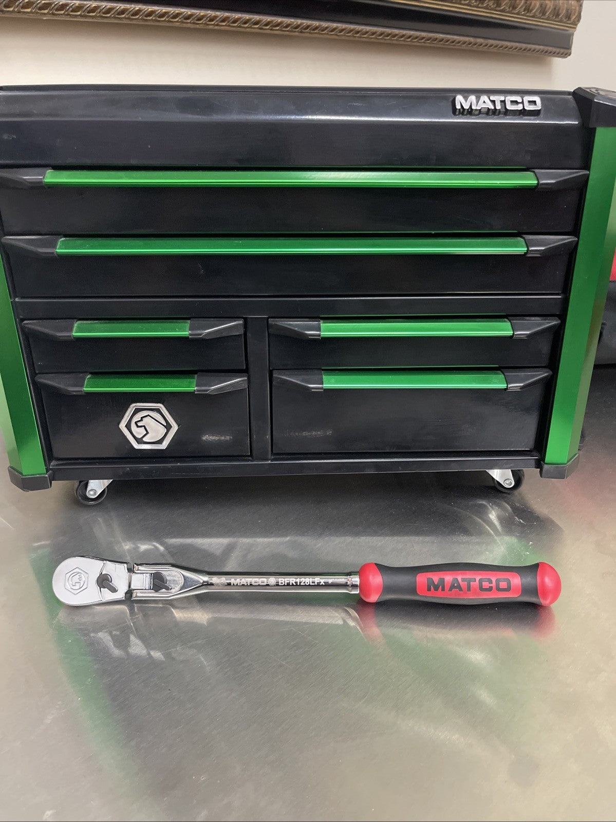NEW! Matco Tools BFR128LFR 3/8" DRIVE 12-1/2" LOCKING FLEX HEAD RATCHET RED