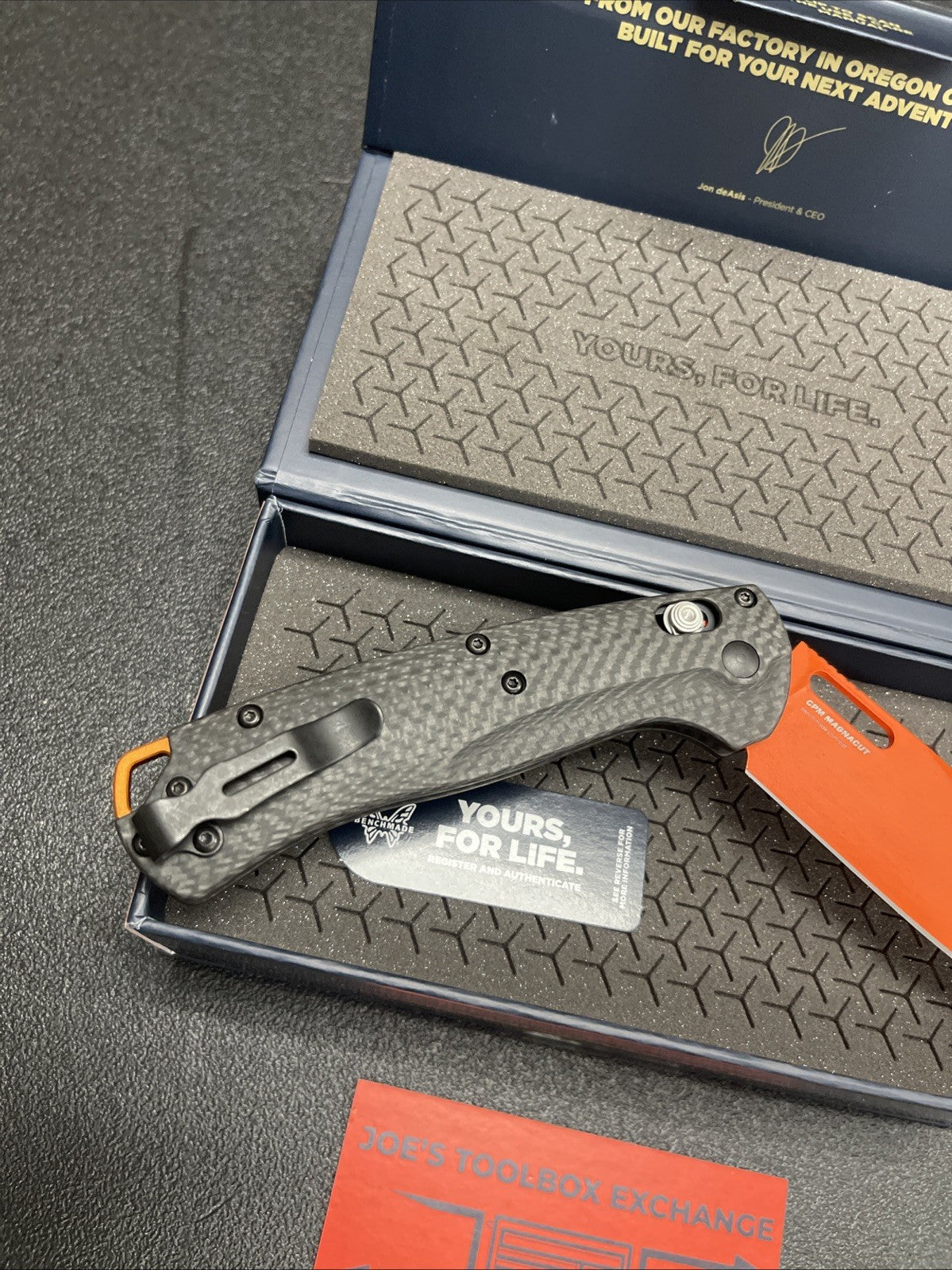 Benchmade Taggedout 15535OR-01 Carbon Fiber Magnacut Orange **NEW**