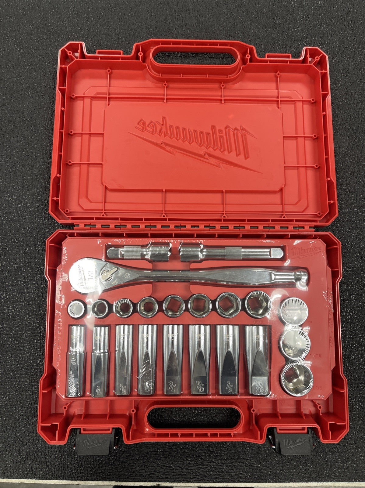 Milwaukee 1/2” Drive SAE Ratchet and Socket Mechanics Set 22 Piece 48-22-9410