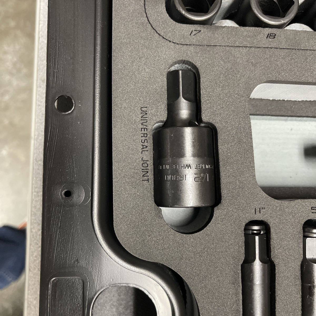 Snap-On 332CTSS9035 32pc 1/2" Drive Cordless To Go Impact Wrench Kit Metric/ SAE